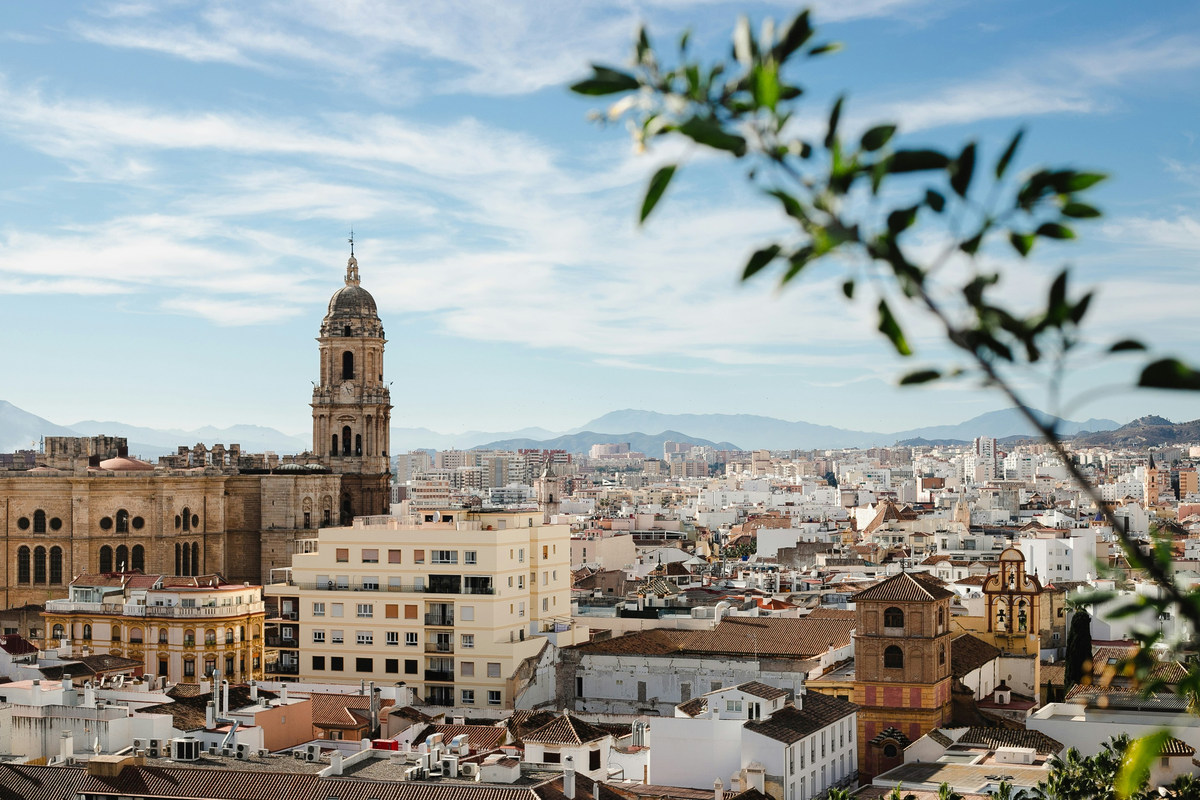 La catedral de Málaga sobre los tejados del centro