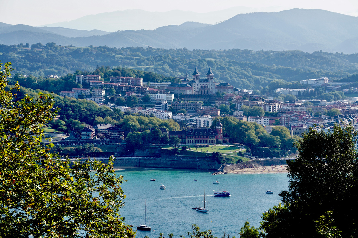 La bahía de San Sebastián vista desde un monte